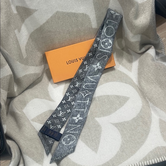 Louis Vuitton Accessories - Louis Vuitton Gray Monogram Scarf/Twilly